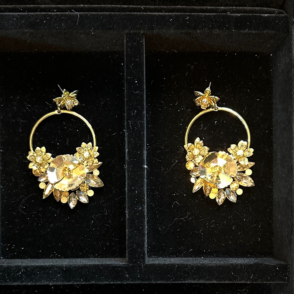 Elegant Gold Floral Hoop Earrings